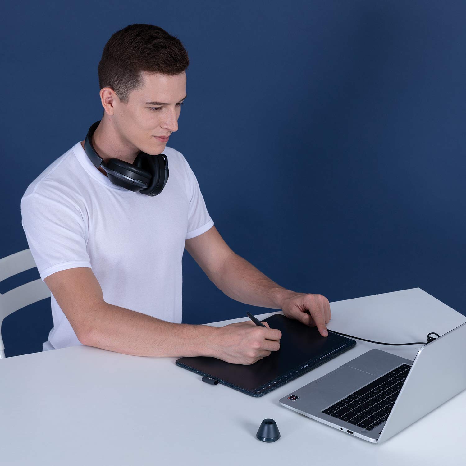 HUION HS611 Graphics Drawing Tablet Android Supported Pen Tablet Tilt Function Battery-Free Stylus 8192 Pen Pressure with 8 Multimedia Keys 10 Express Keys and Touch Strip(Starry Blue) - Image 9