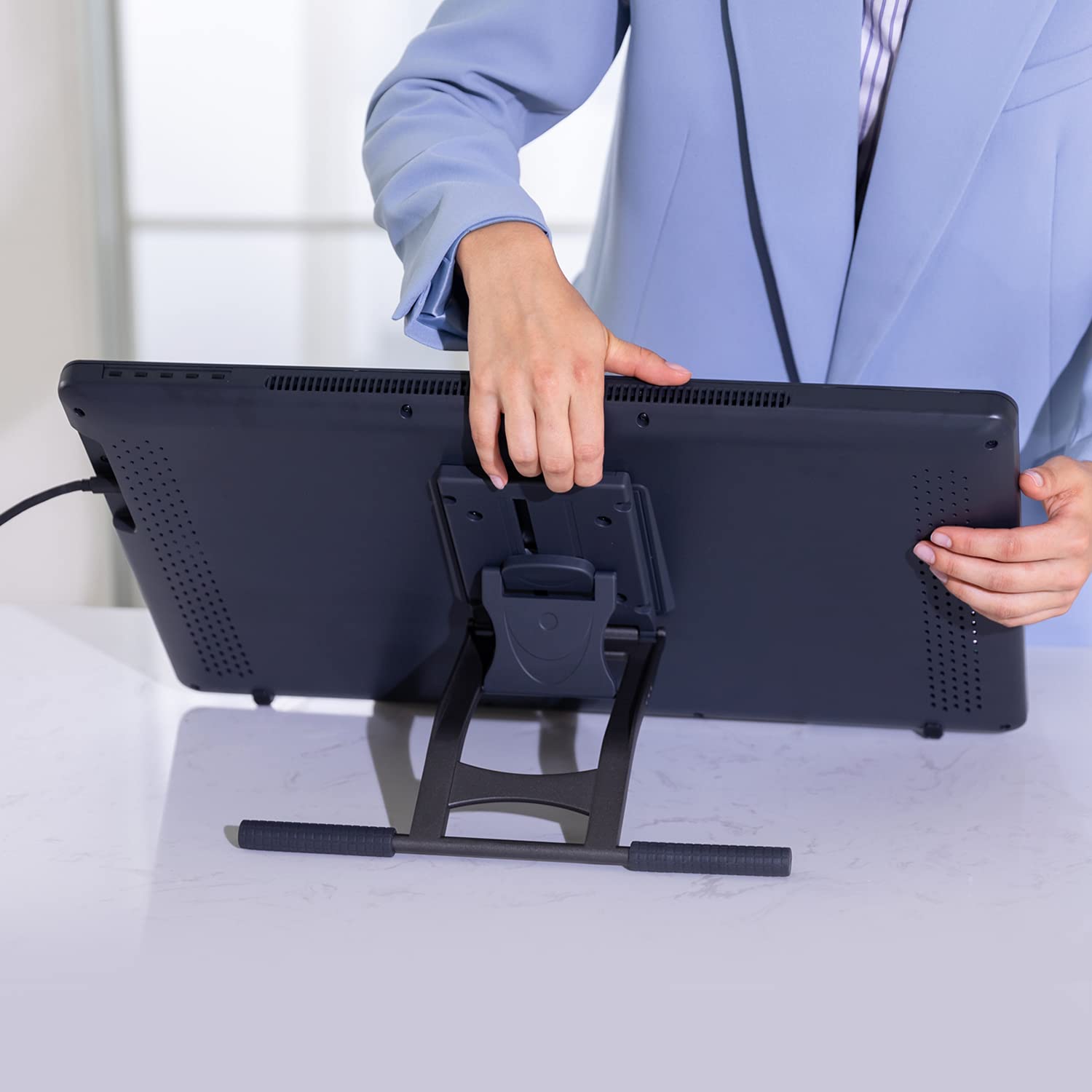 HUION ST100A Adjustable Drawing Tablet Stand for Pen Displays, Adjustable VESA Mount Desk Stand, Suitable for Kamvas 20/22/22 Plus/24/24 Plus and Kamvas Pro 24(4K) - Image 3